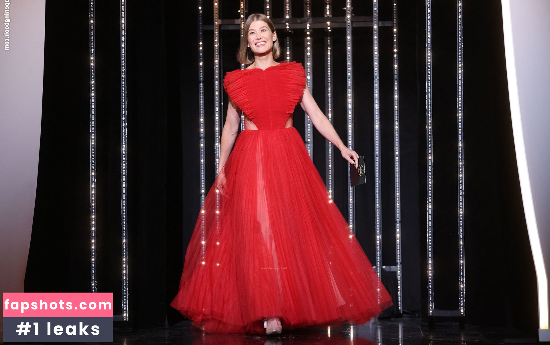 Rosamund Pike Nahé úniky fotek pouze od fanoušků #169 - Fapshots