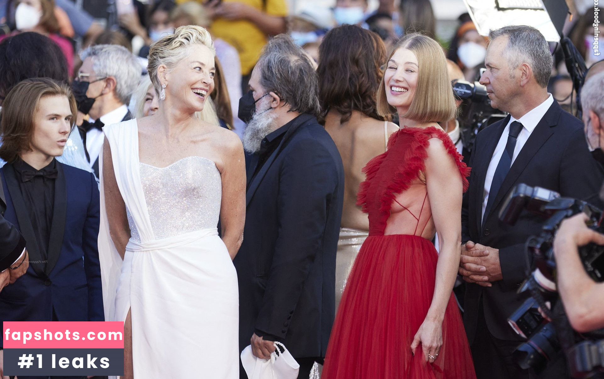 Rosamund Pike Nahé úniky fotek pouze od fanoušků #183 - Fapshots