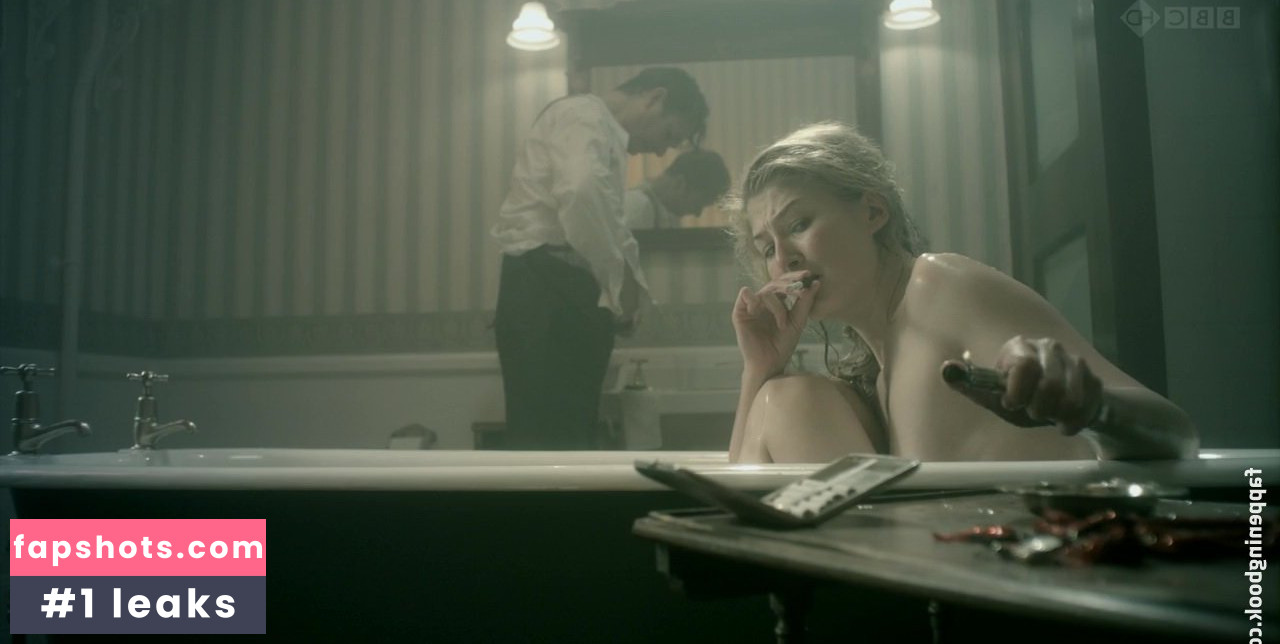 Rosamund Pike Nahé úniky fotek pouze od fanoušků #193 - Fapshots