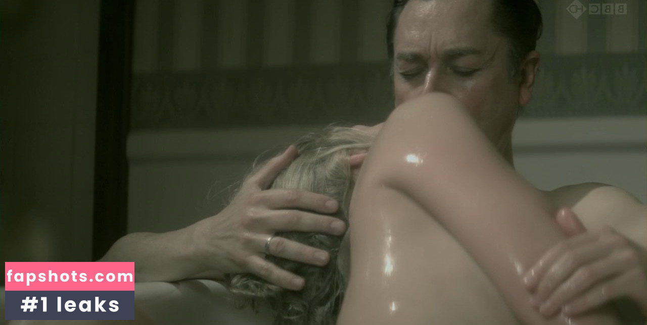 Rosamund Pike Nahé úniky fotek pouze od fanoušků #203 - Fapshots