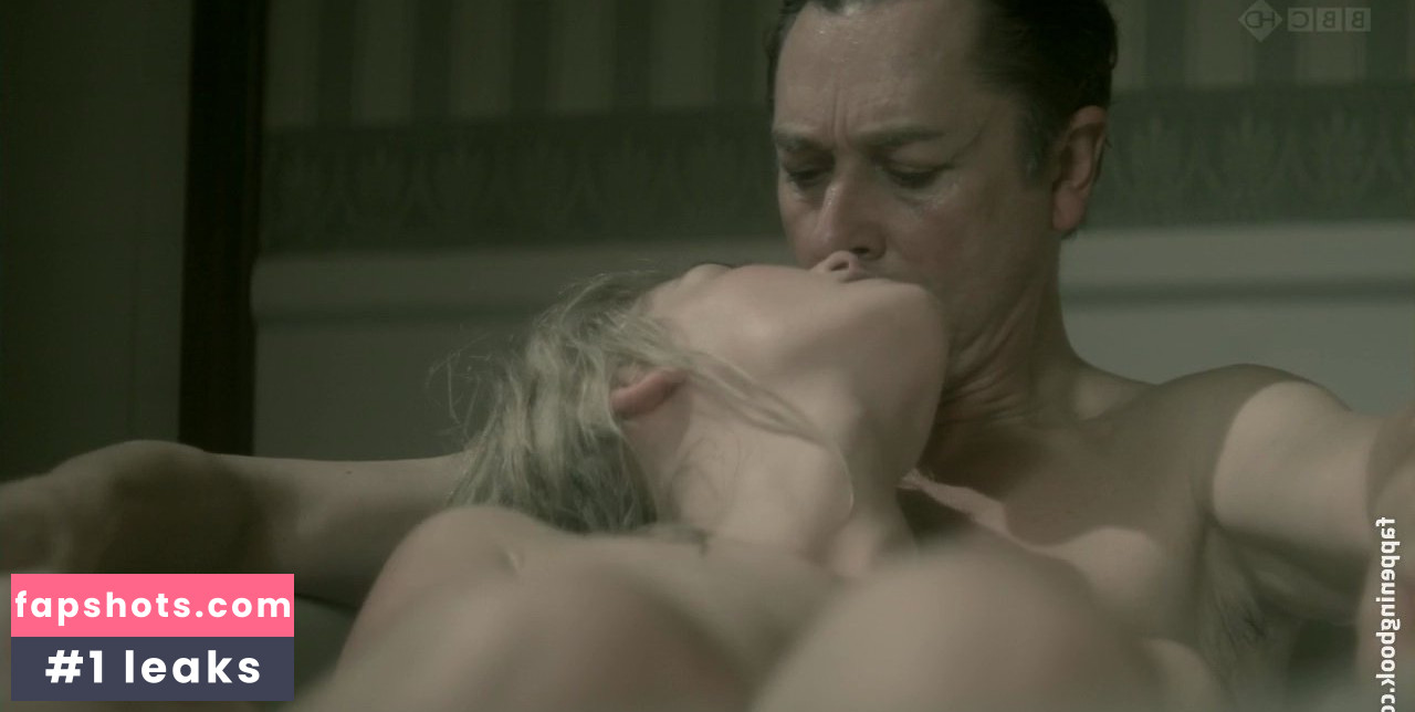 Rosamund Pike Nahé úniky fotek pouze od fanoušků #204 - Fapshots