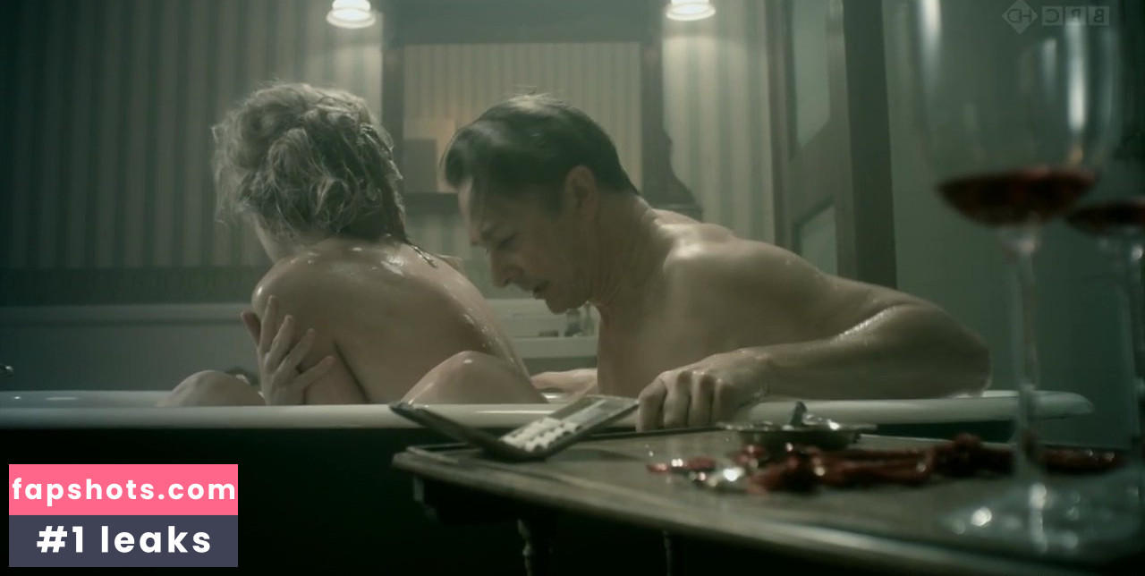 Rosamund Pike Nahé úniky fotek pouze od fanoušků #207 - Fapshots