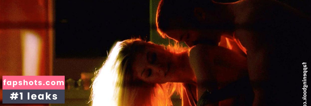 Rosamund Pike Nahé úniky fotek pouze od fanoušků #227 - Fapshots