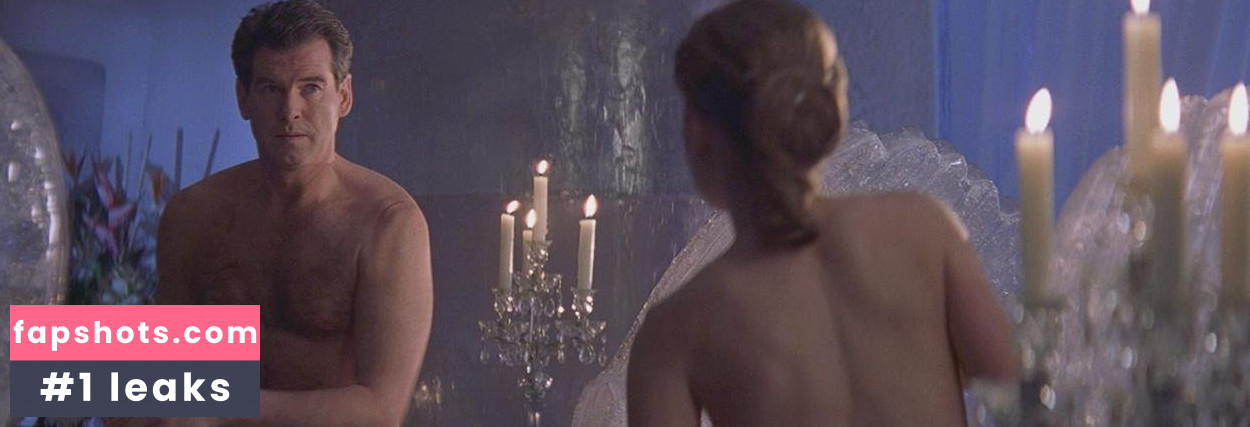 Rosamund Pike Nahé úniky fotek pouze od fanoušků #229 - Fapshots