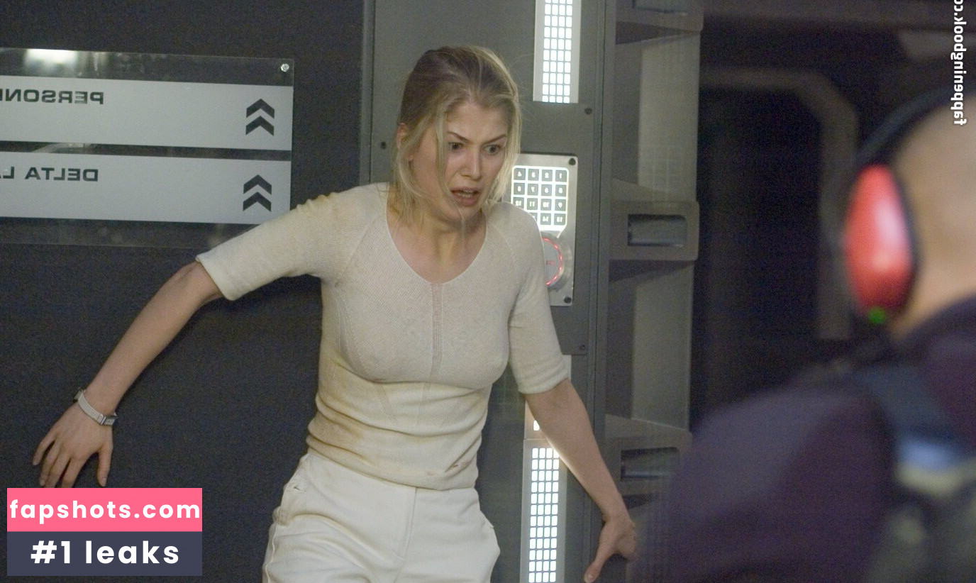 Rosamund Pike Nahé úniky fotek pouze od fanoušků #30 - Fapshots