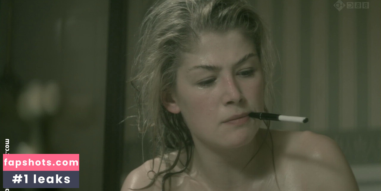 Rosamund Pike Nahé úniky fotek pouze od fanoušků #38 - Fapshots