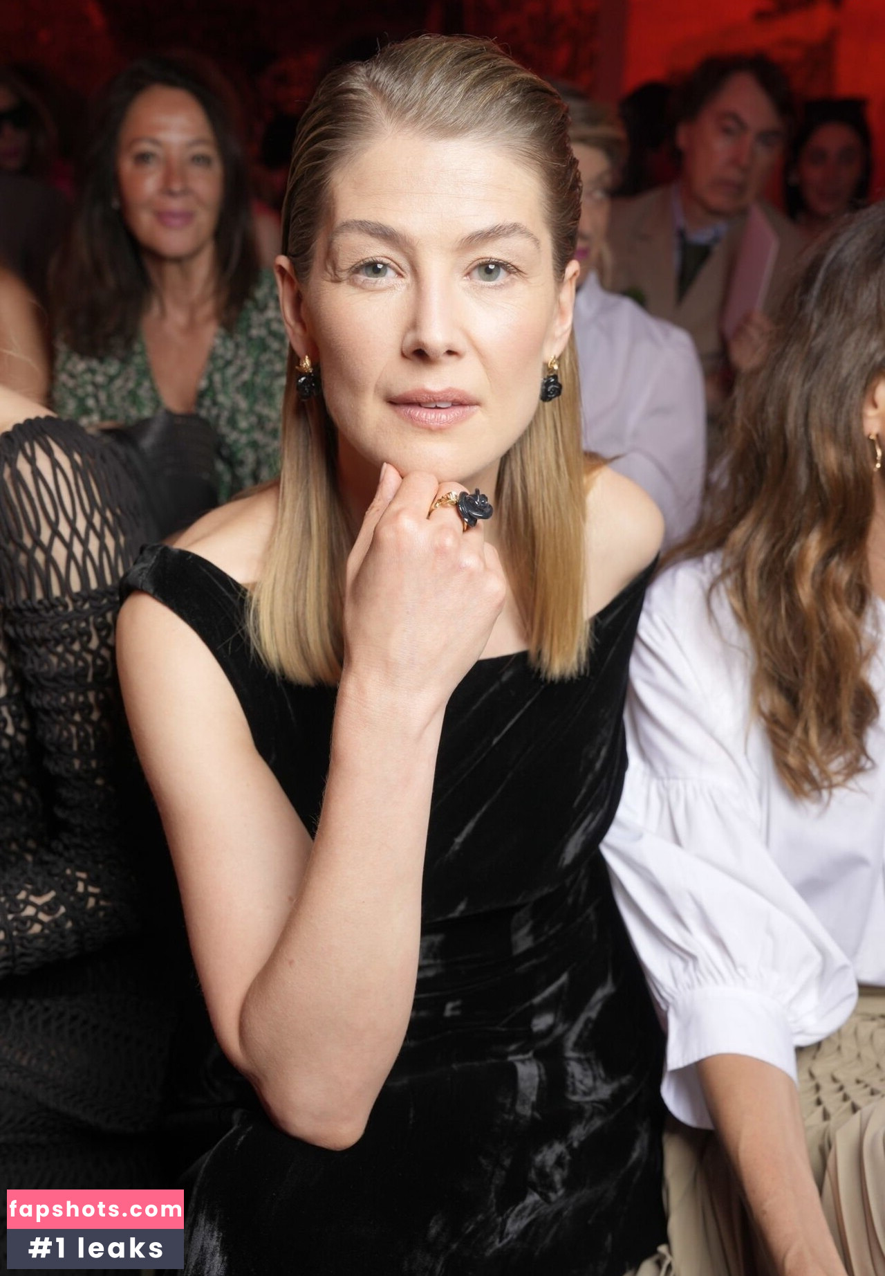 Rosamund Pike Nahé úniky fotek pouze od fanoušků #40 - Fapshots