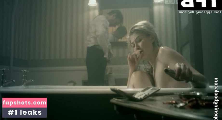 Rosamund Pike Nahé úniky fotek pouze od fanoušků #41 - Fapshots