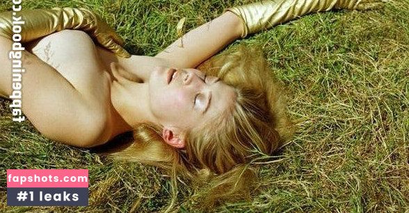 Rosamund Pike Nahé úniky fotek pouze od fanoušků #66 - Fapshots