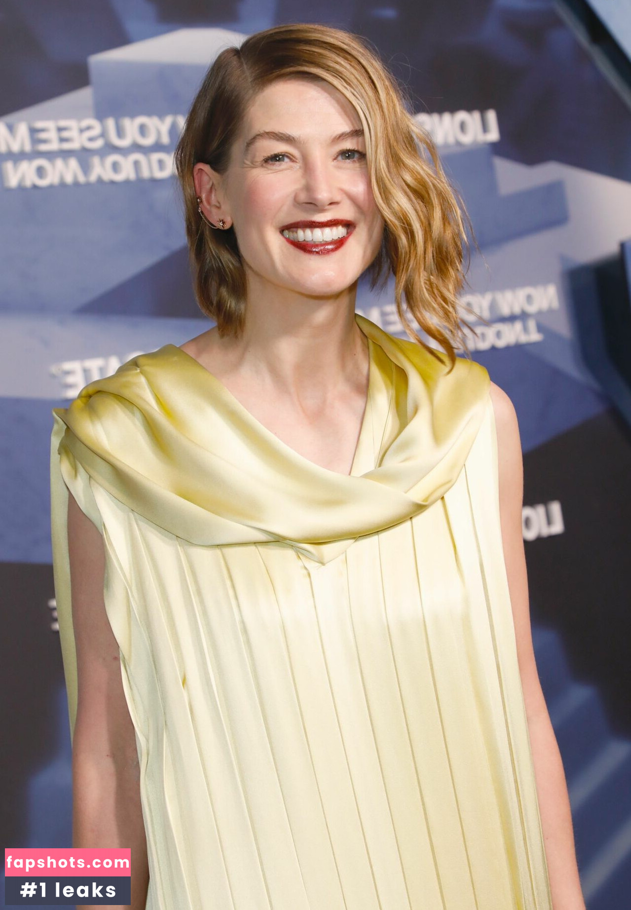 Rosamund Pike Nahé úniky fotek pouze od fanoušků #8 - Fapshots