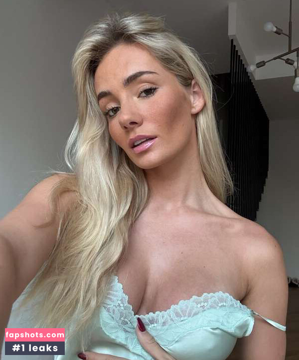 Rose Cassidy gallery photo #14