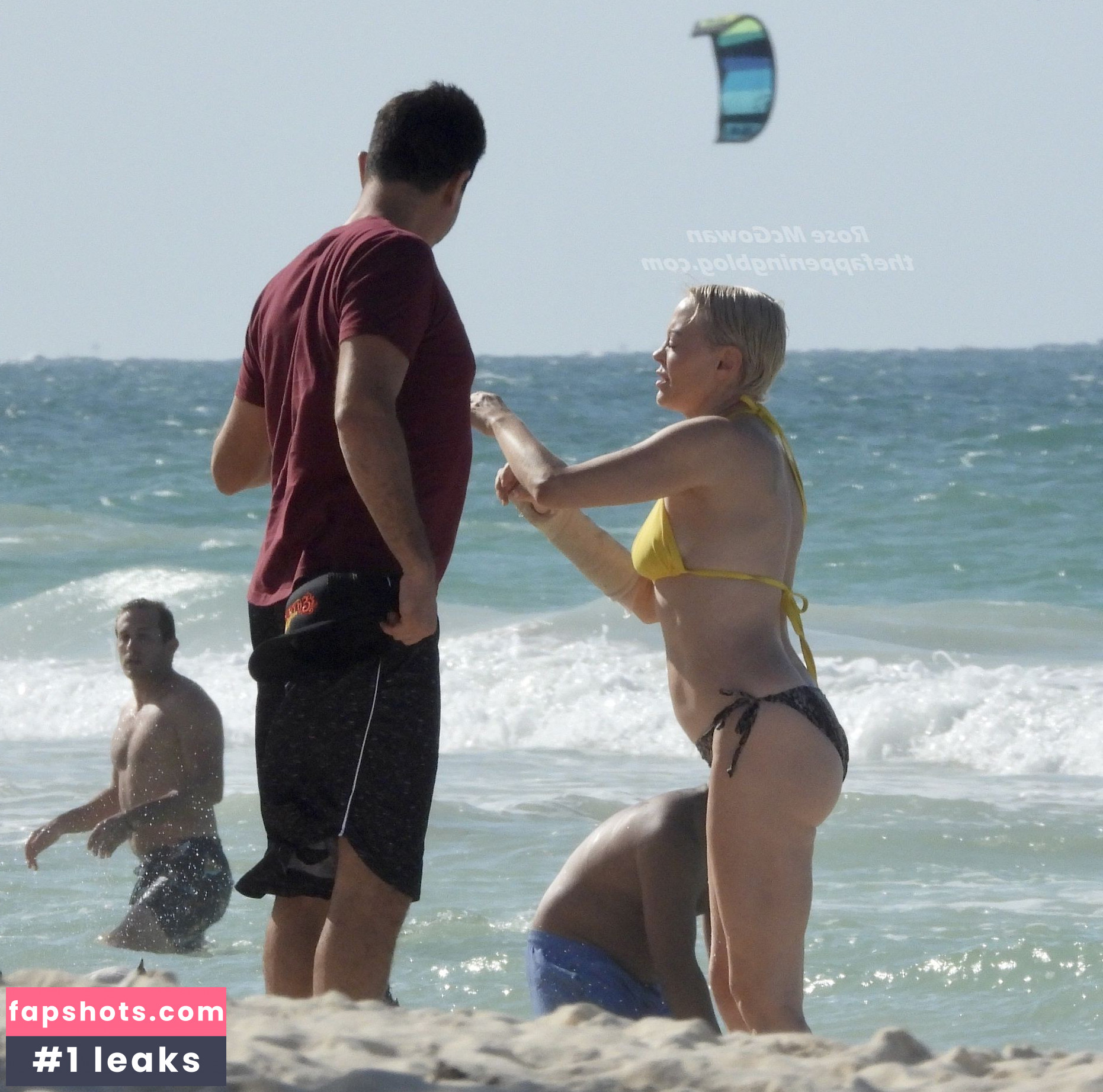 Rose McGowan gallery photo #118