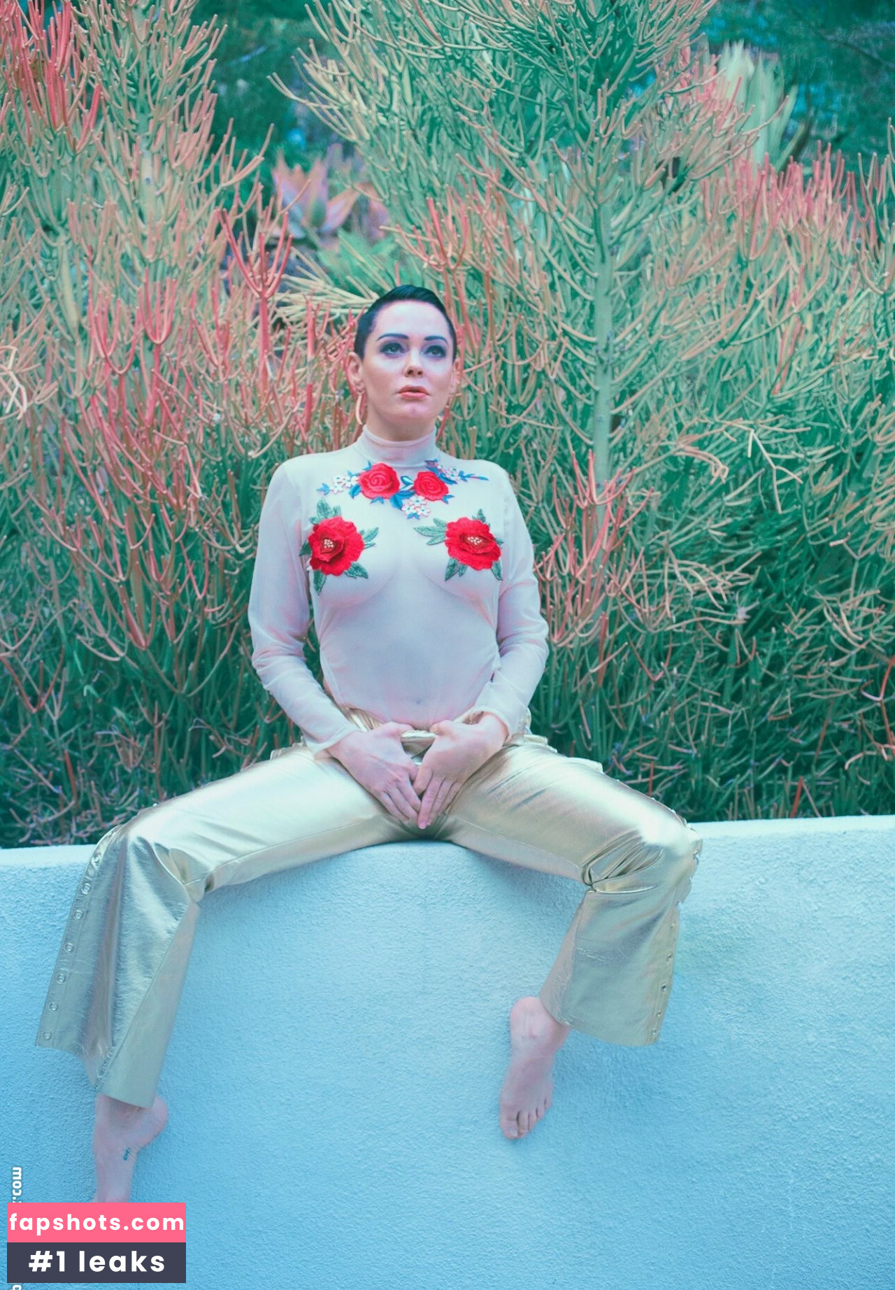 Rose McGowan gallery photo #20