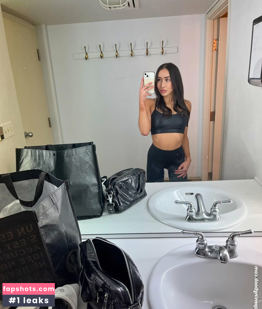 Rose Woo gallery photo #18