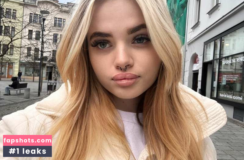 Roselinde Nude Leaks OnlyFans Photos #3 - LeakJerk