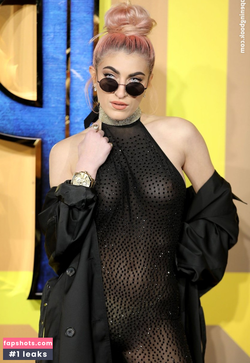 Roshelle nude babe gallery