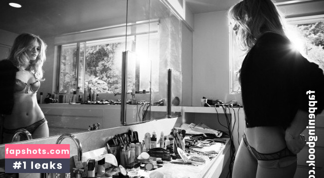 Rosie Huntington-Whiteley Nude Leaks OnlyFans Photos #137 - LeakJerk