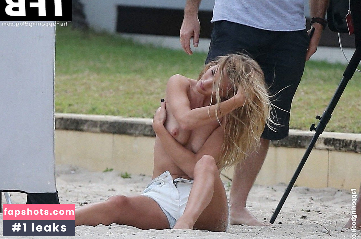 Rosie Huntington-Whiteley Nude Leaks OnlyFans Photos #272 - LeakJerk