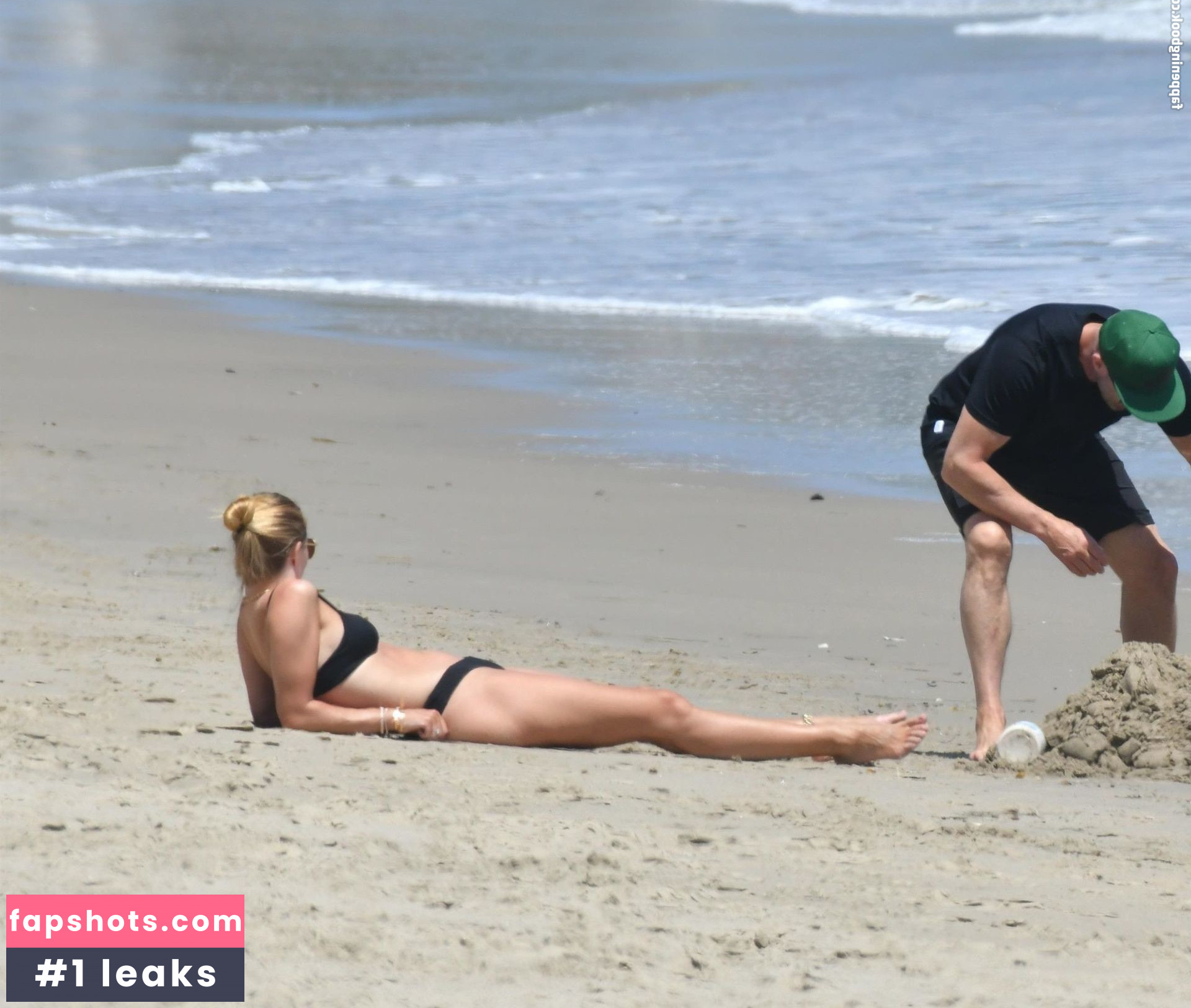 Rosie Huntington-Whiteley Nude Leaks OnlyFans Photos #376 - LeakJerk