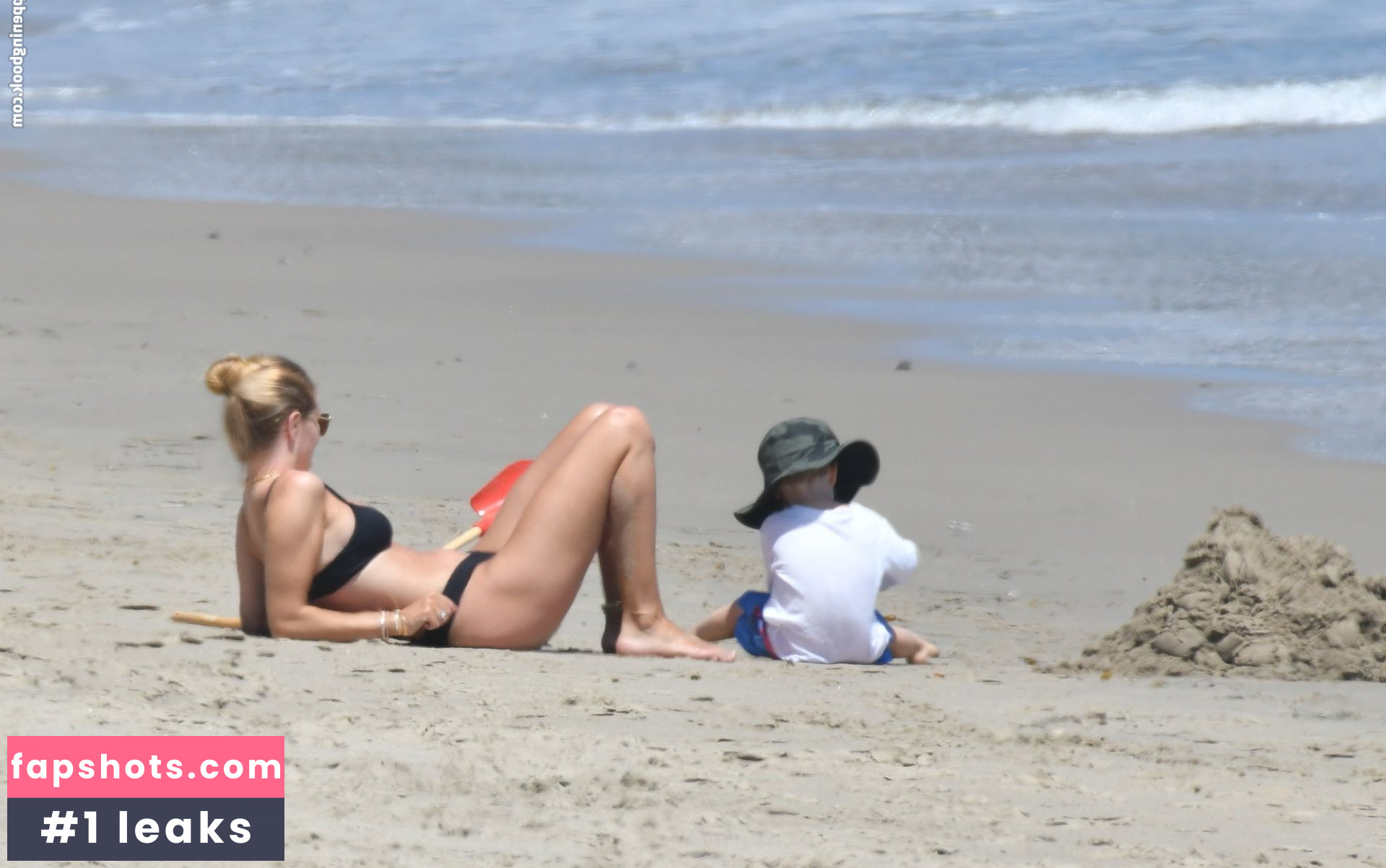 Rosie Huntington-Whiteley Nude Leaks OnlyFans Photos #378 - LeakJerk