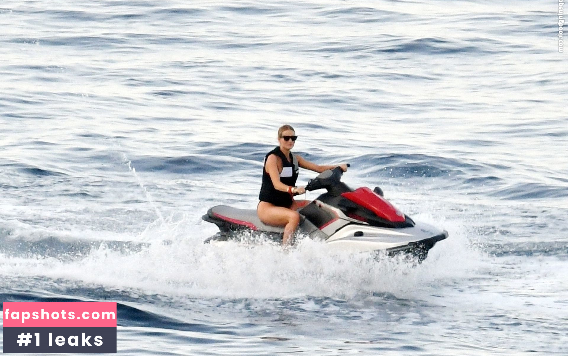 Rosie Huntington-Whiteley Nude Leaks OnlyFans Photos #481 - LeakJerk