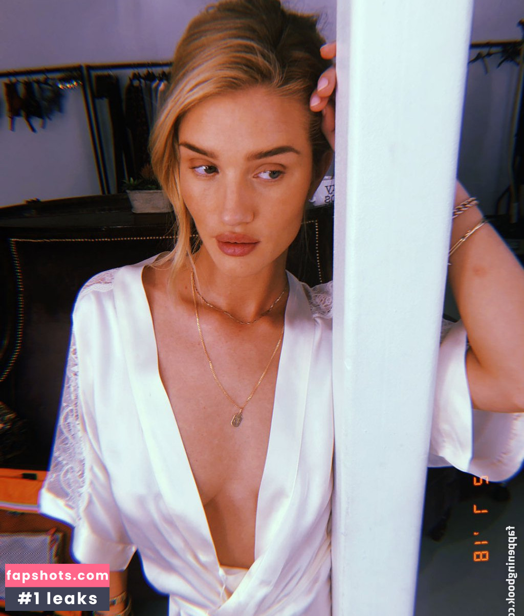 Rosie Huntington-Whiteley Nude Leaks OnlyFans Photos #572 - LeakJerk