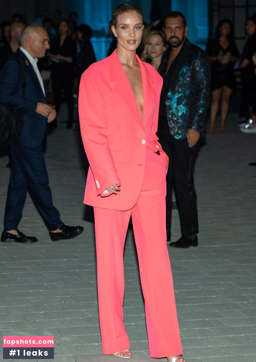 Rosie Huntington-Whiteley Nude Leaks OnlyFans Photos #579 - LeakJerk