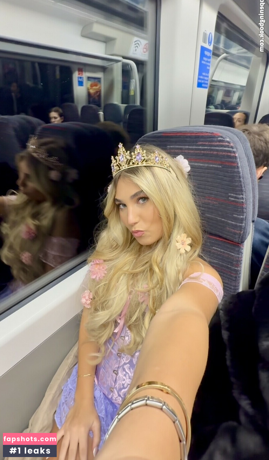 Rosie McClelland gallery photo #2