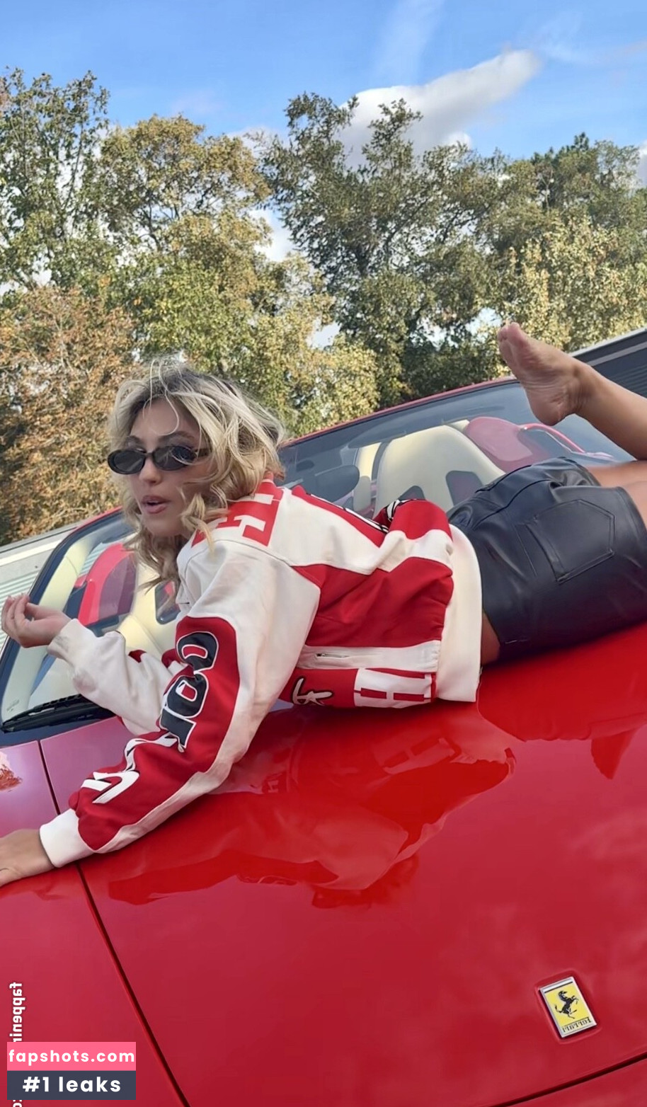 Rosie McClelland gallery photo #11