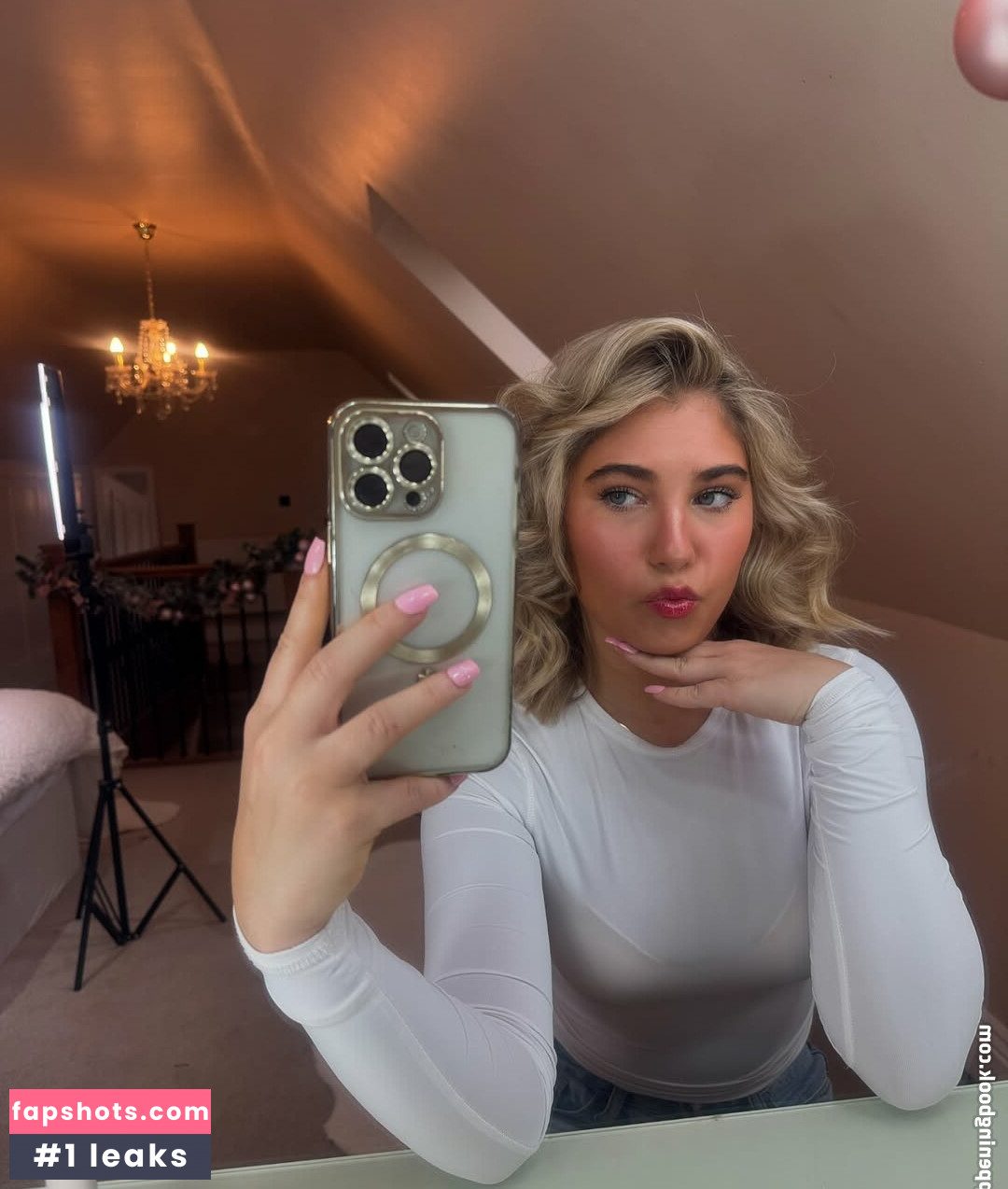 Rosie McClelland gallery photo #145