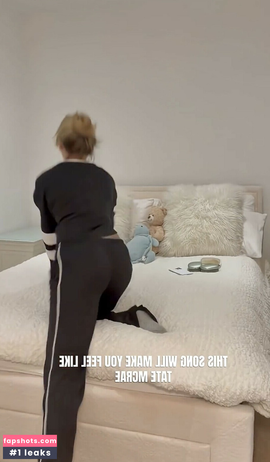 Rosie McClelland gallery photo #16