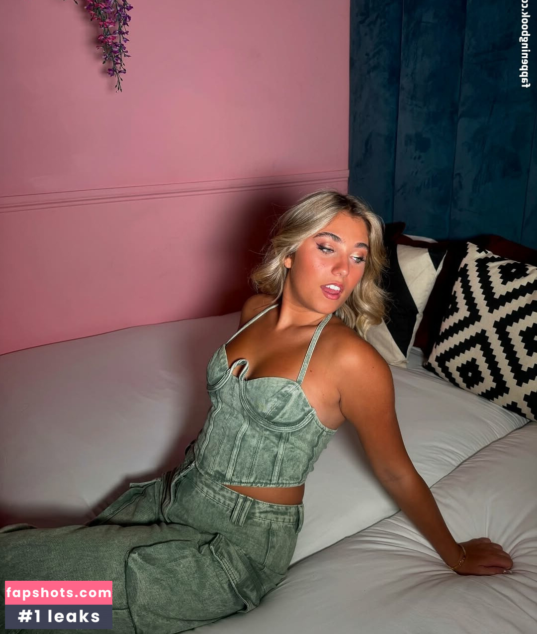 Rosie McClelland gallery photo #173