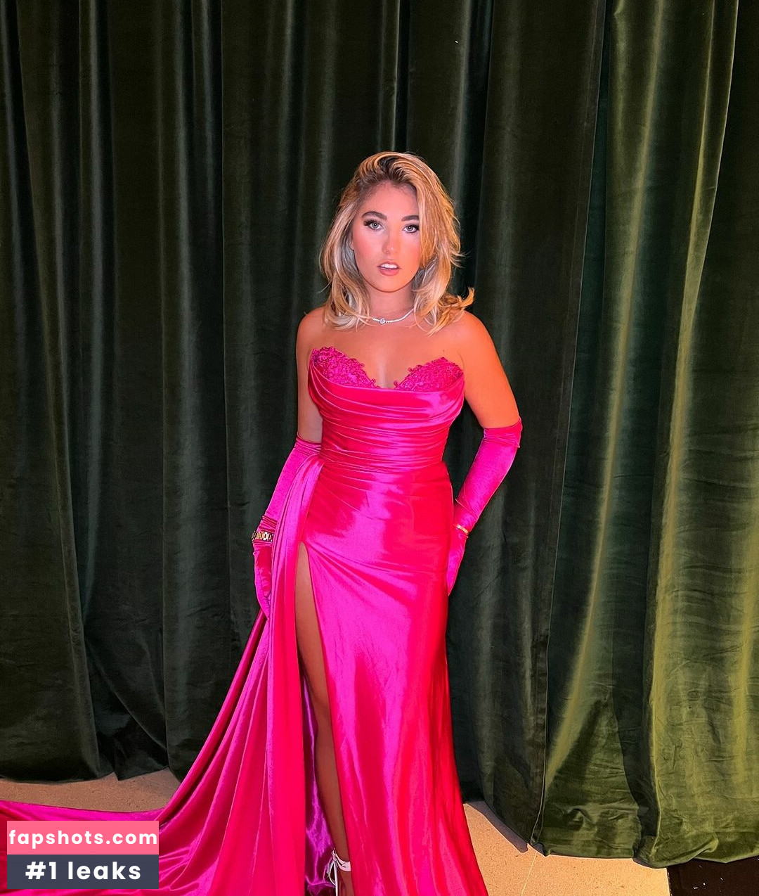 Rosie McClelland gallery photo #177