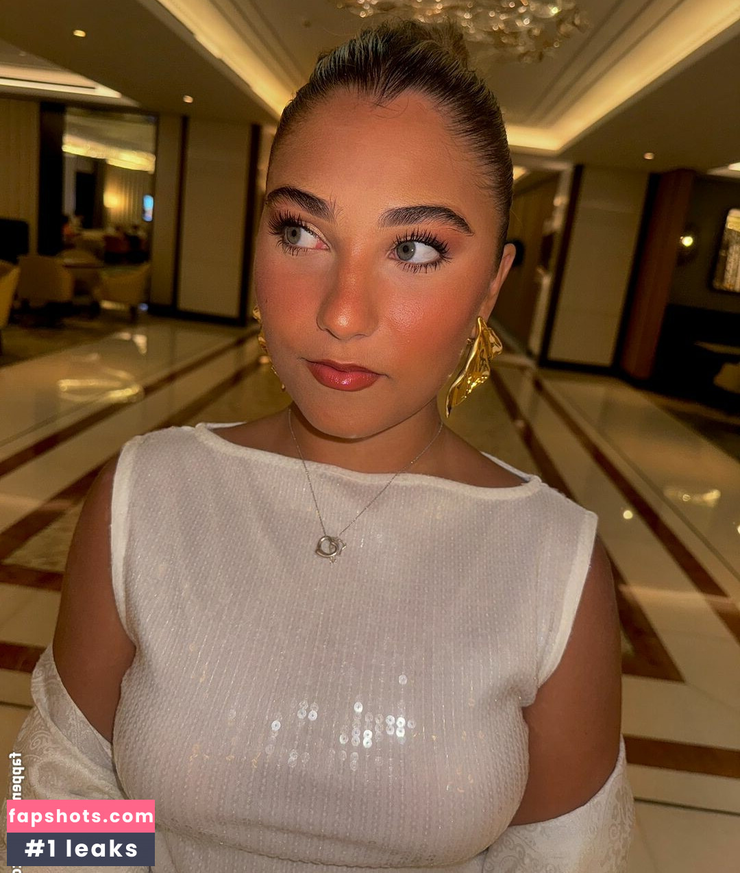 Rosie McClelland gallery photo #199