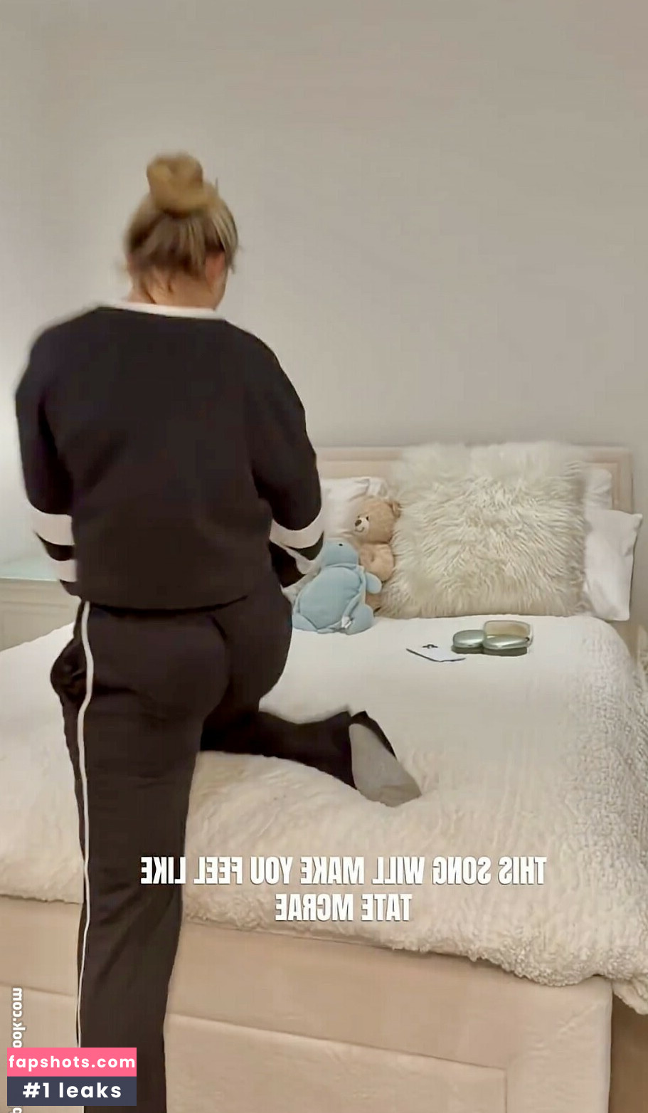 Rosie McClelland gallery photo #22