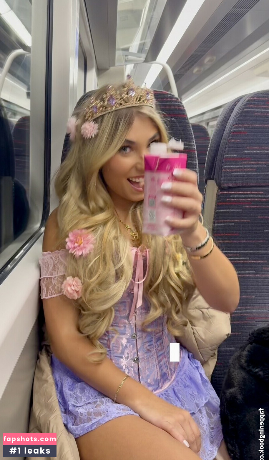 Rosie McClelland gallery photo #4