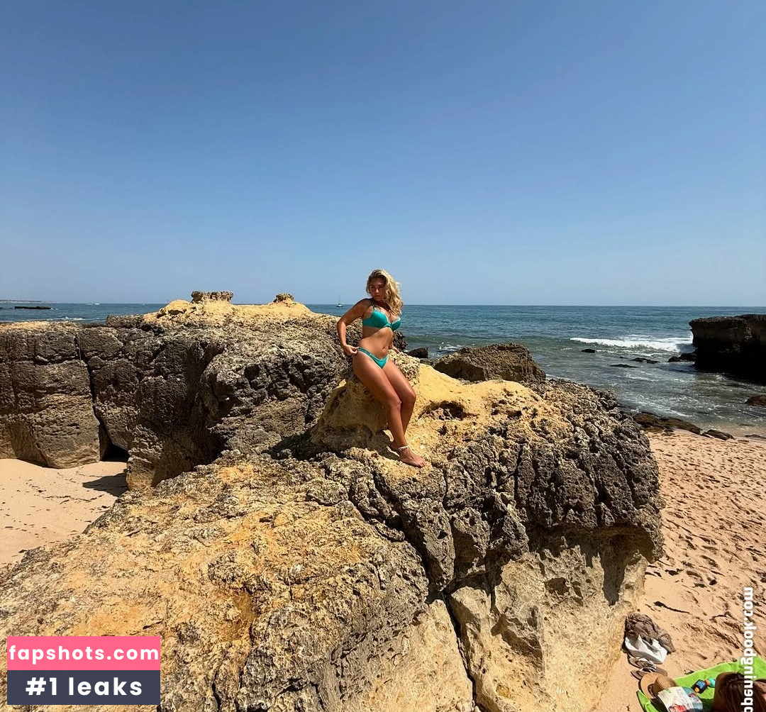 Rosie McClelland gallery photo #37