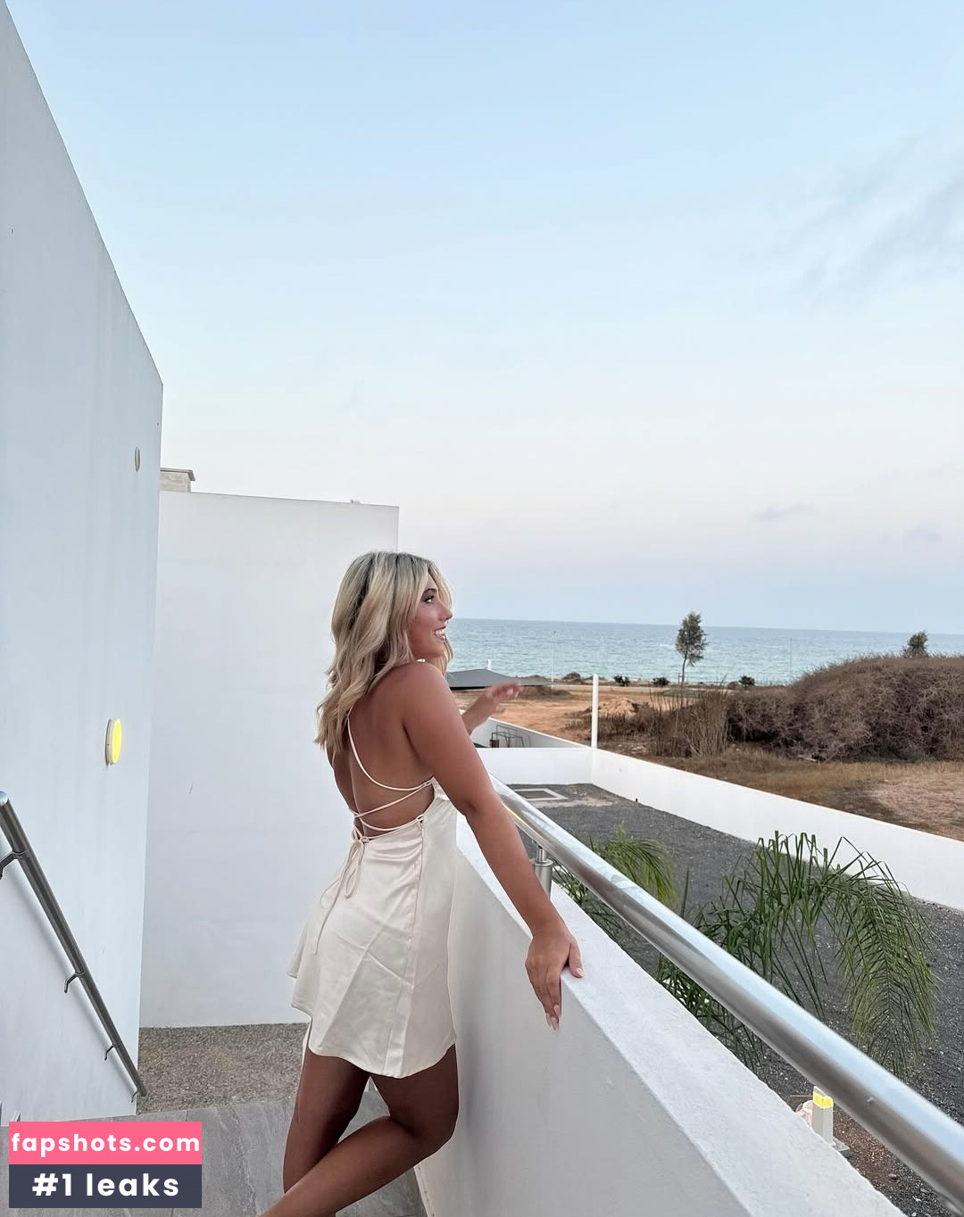 Rosie McClelland gallery photo #79