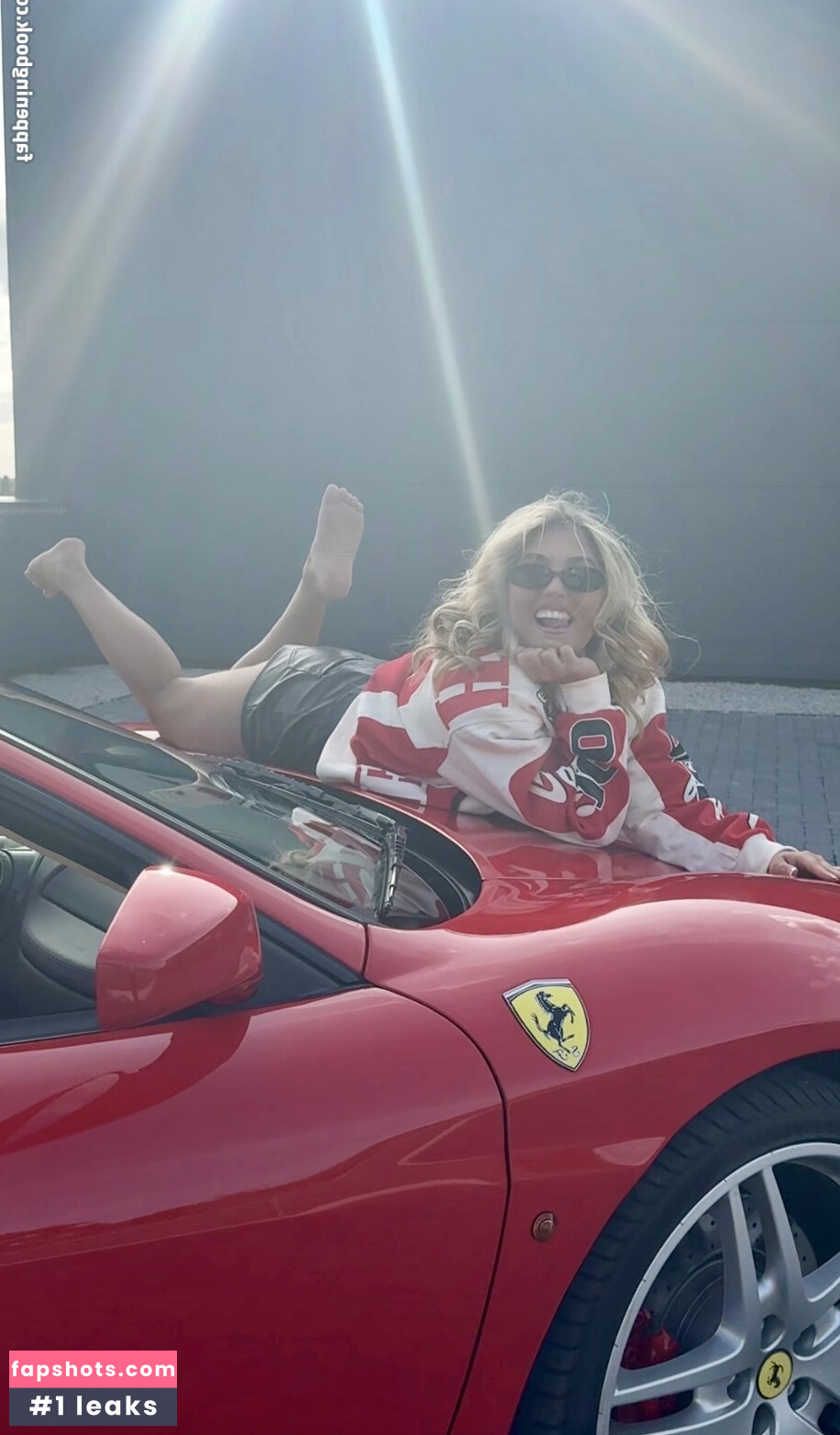 Rosie McClelland gallery photo #9