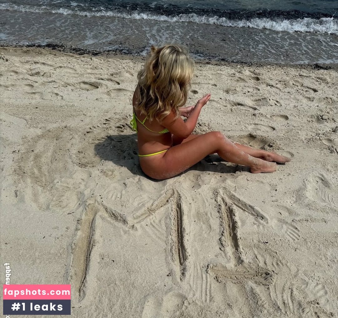 Rosie McClelland gallery photo #90