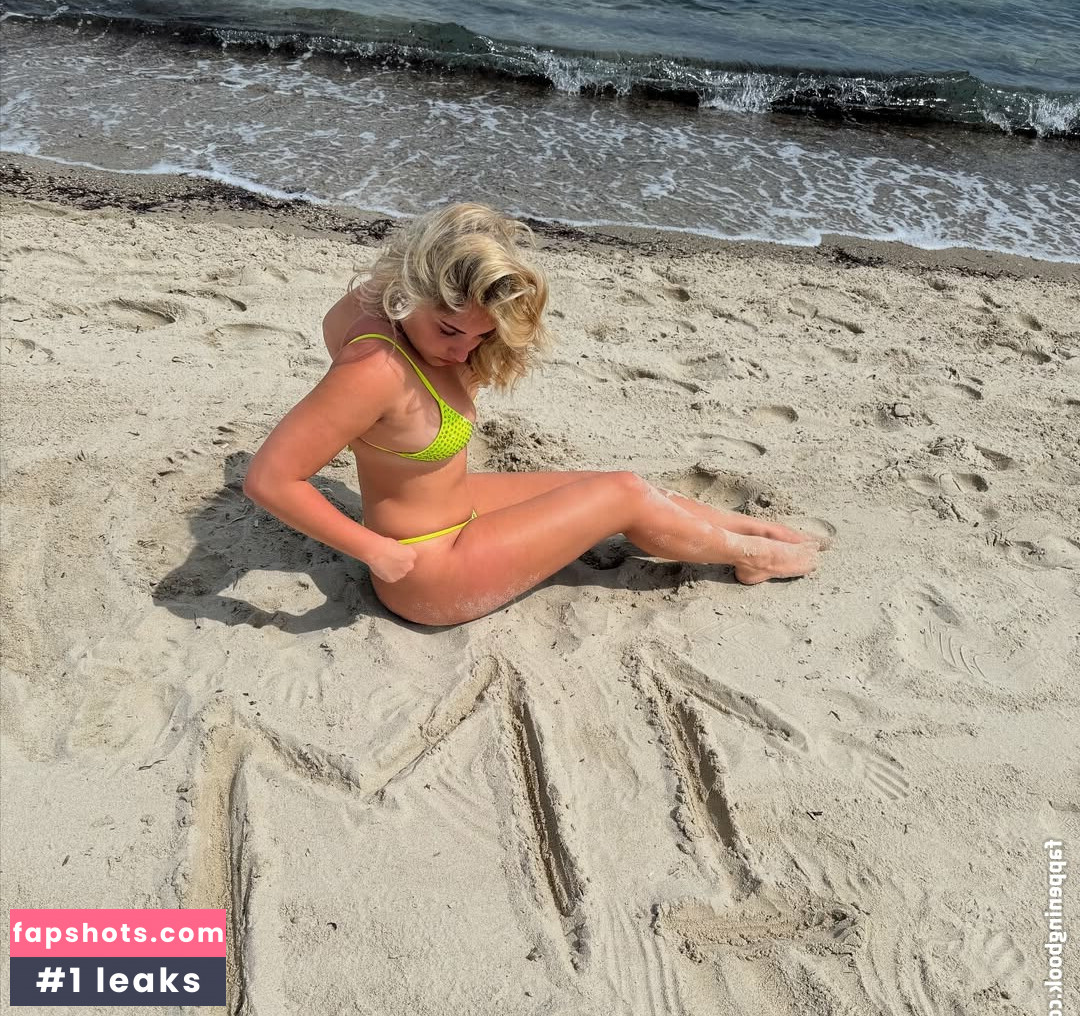 Rosie McClelland gallery photo #97