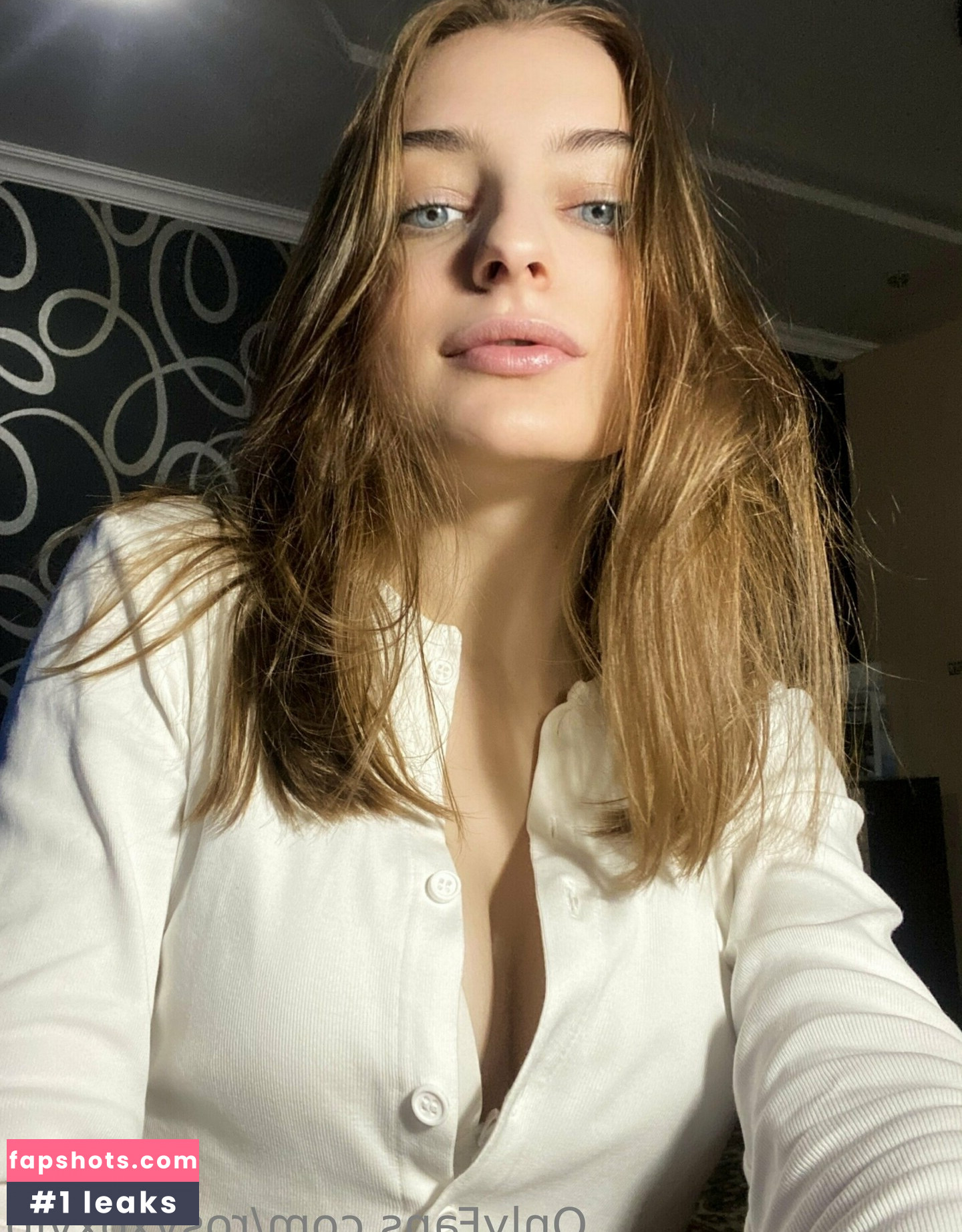 rosyxoxvip nude babe gallery