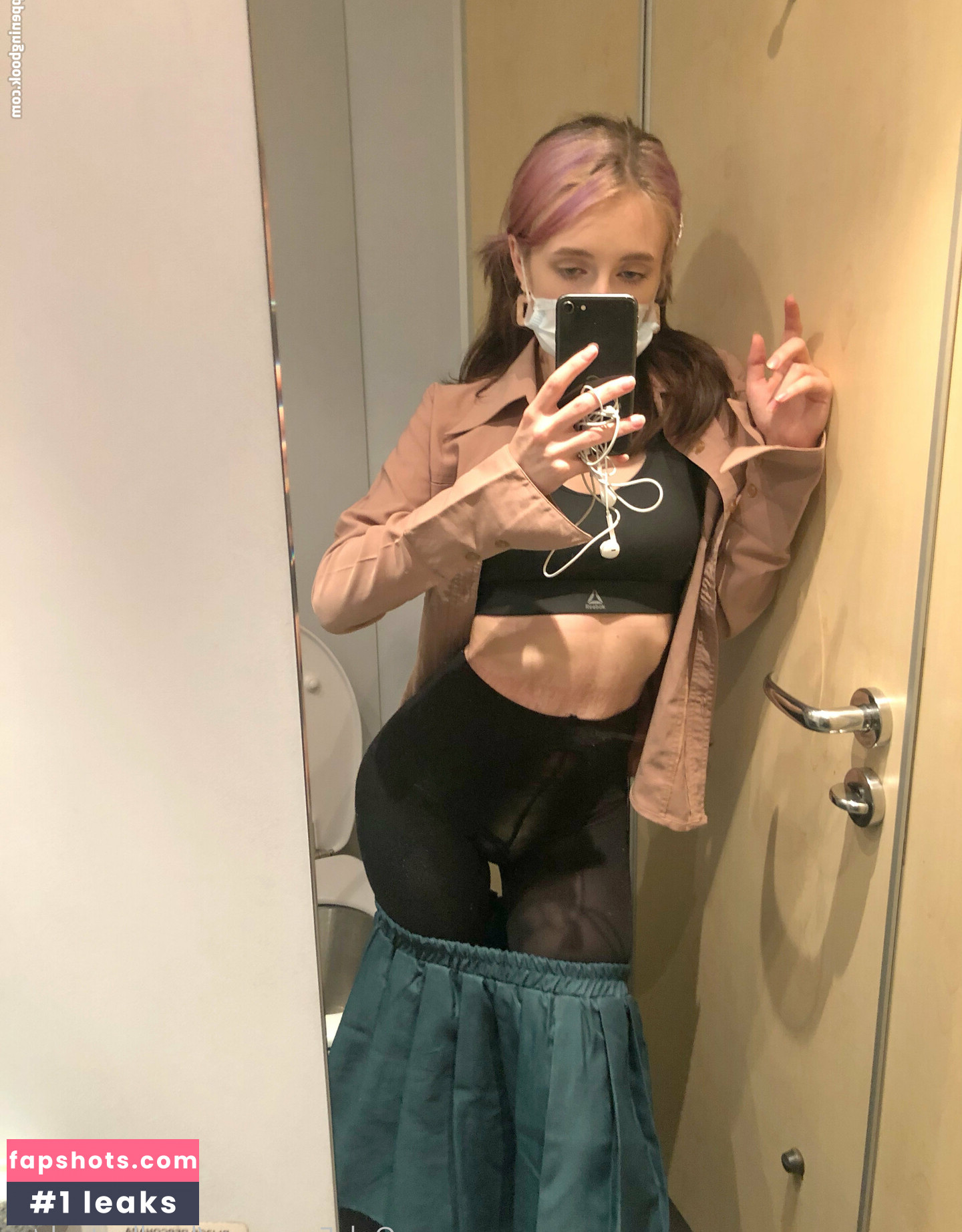 Roxane gallery photo #3