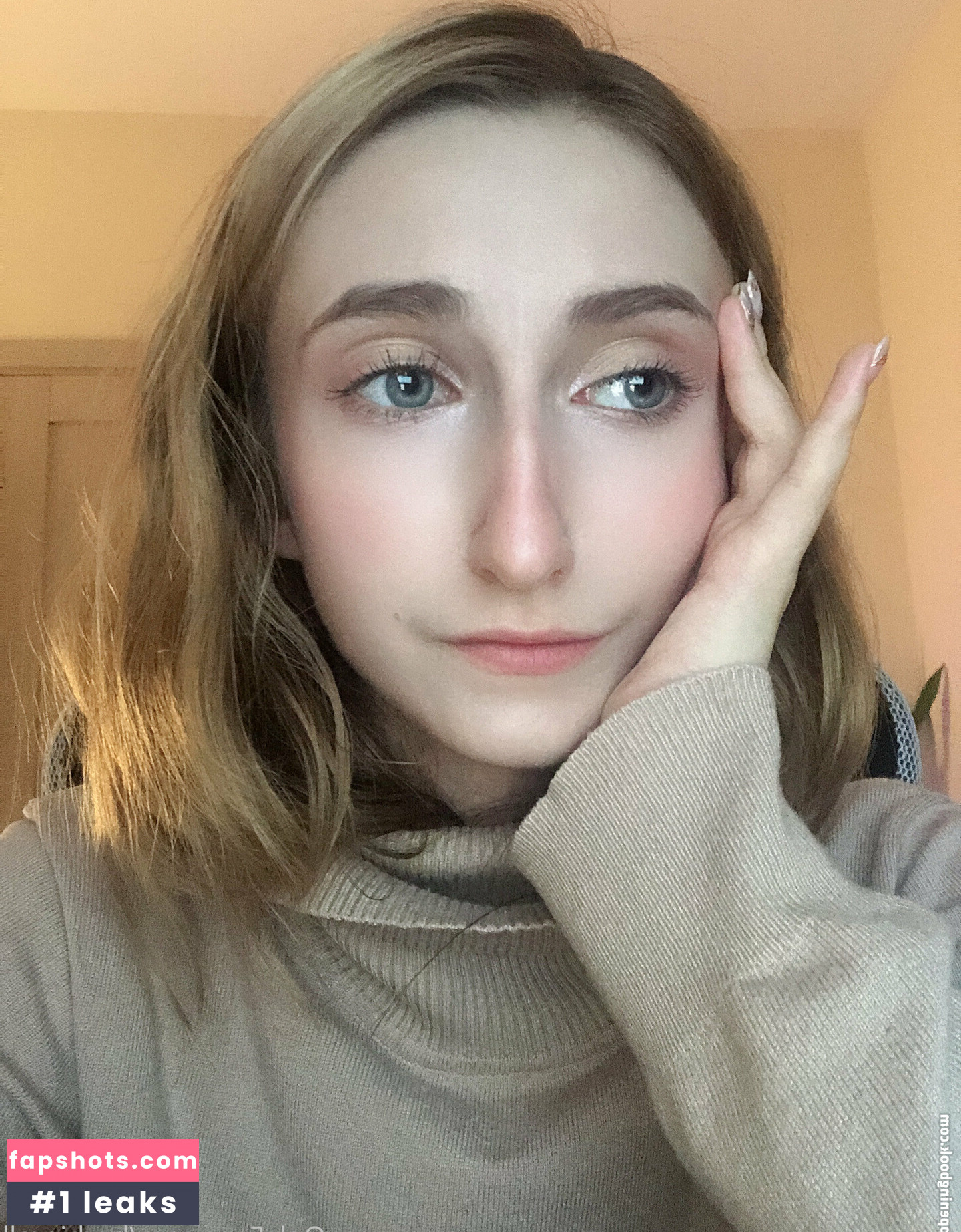 Roxane gallery photo #50