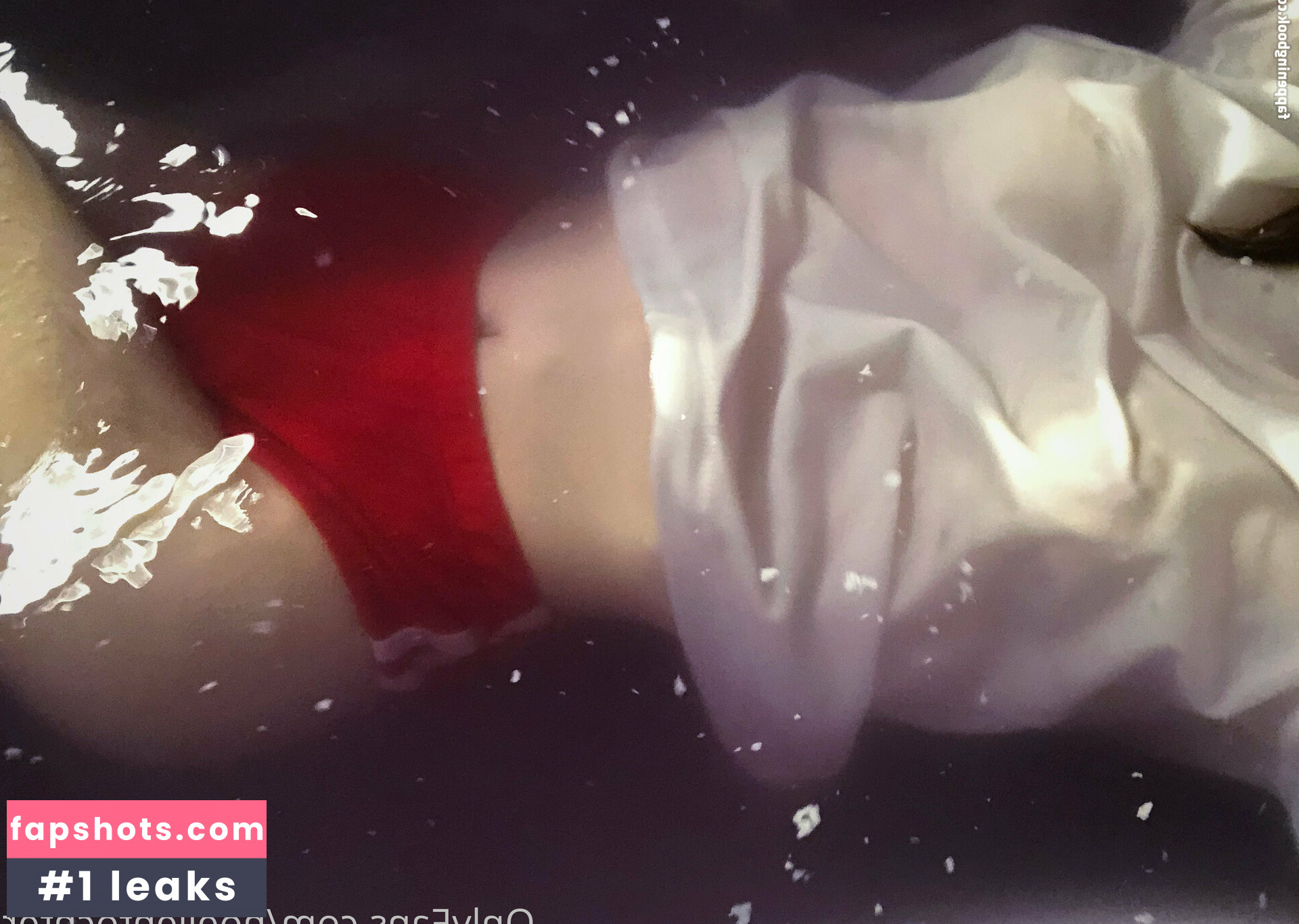 Roxane gallery photo #6