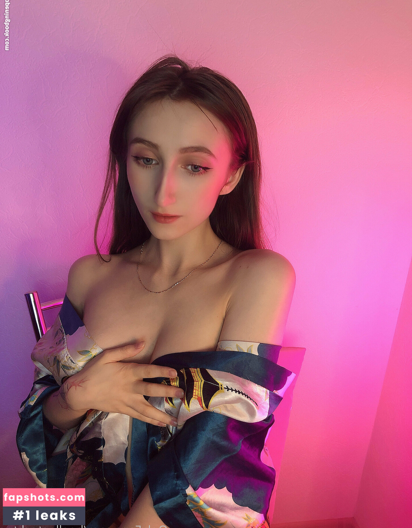 Roxane gallery photo #54