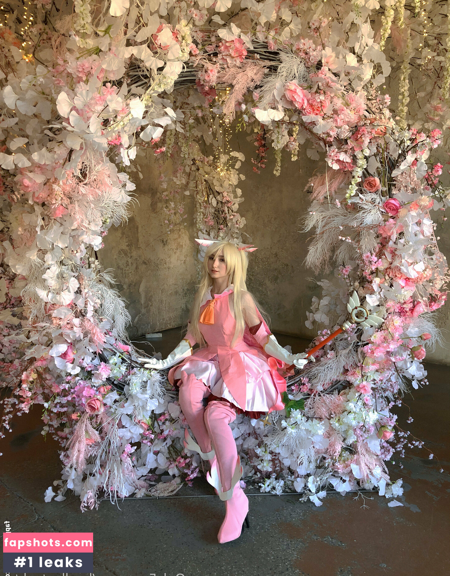 Roxane gallery photo #7