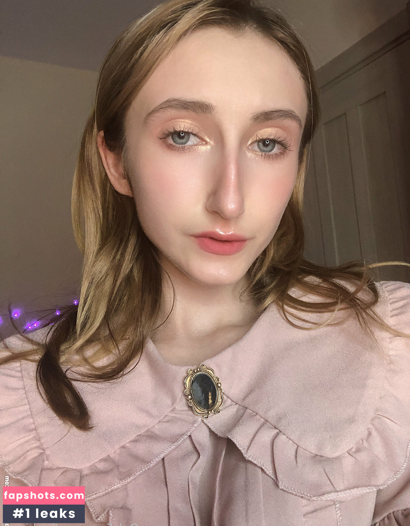 Roxane gallery photo #68