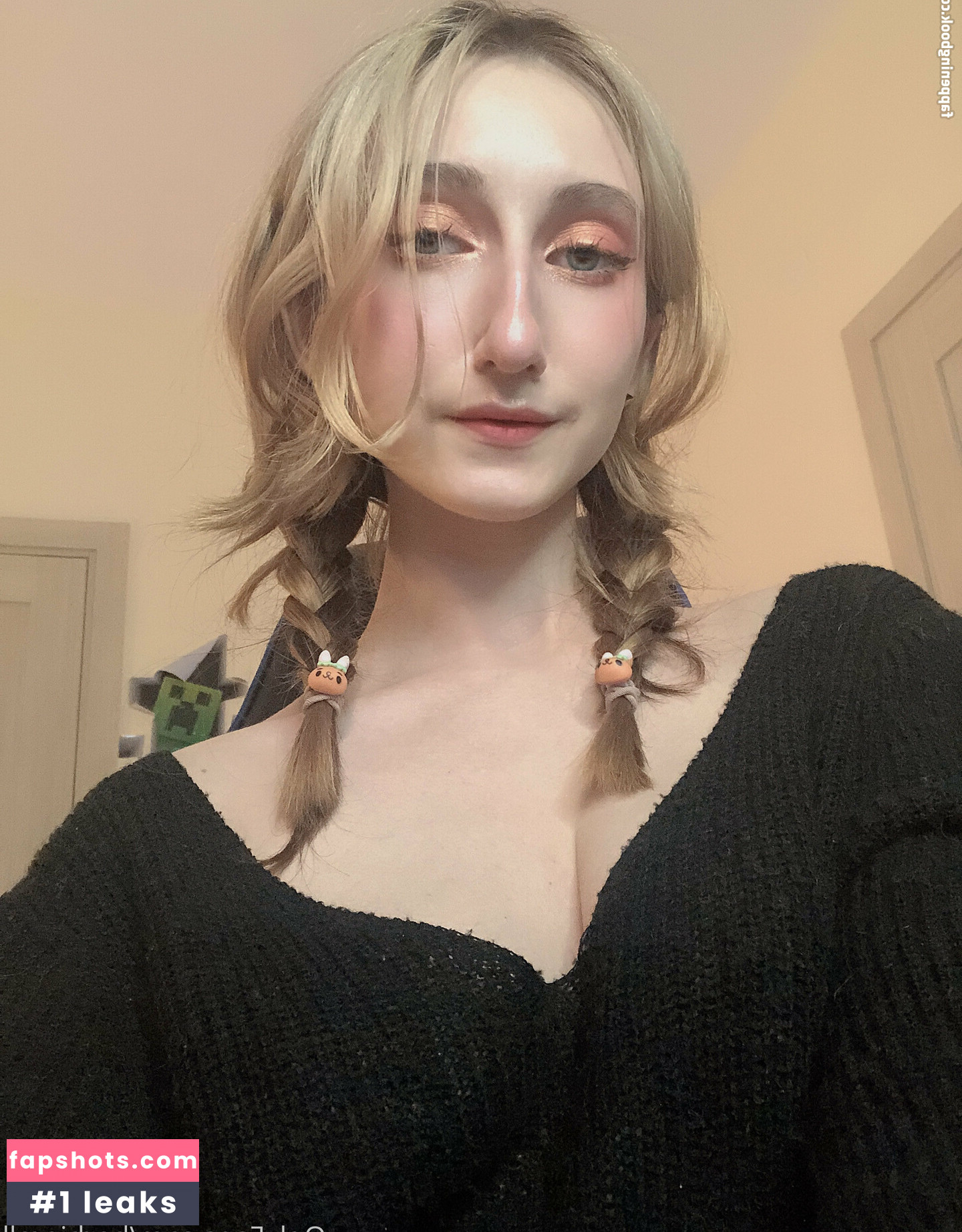 Roxane gallery photo #69