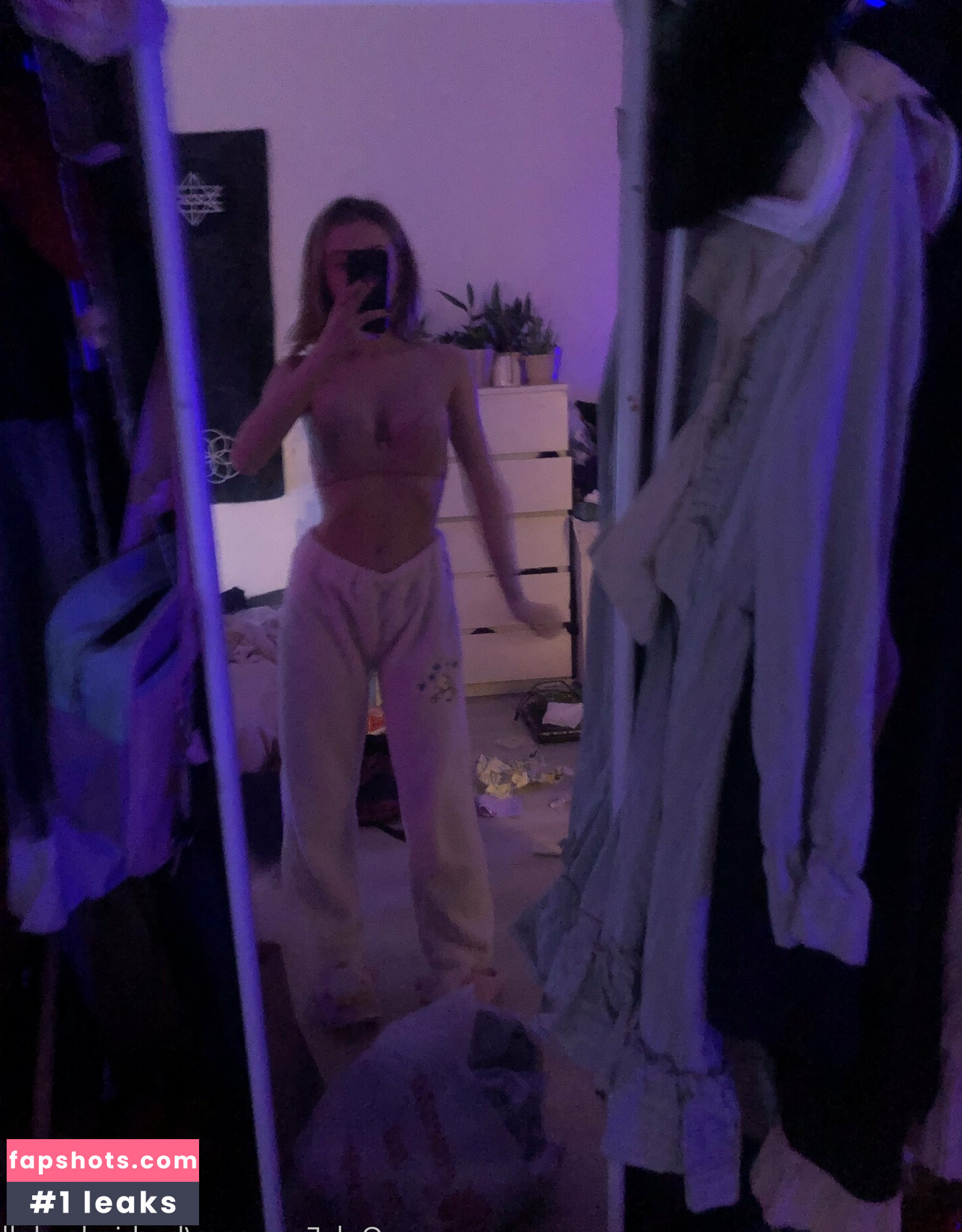 Roxane gallery photo #10